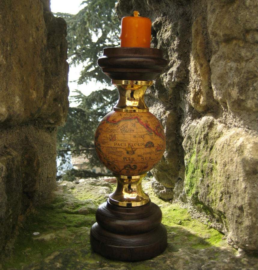 candelabro mappamondo antico