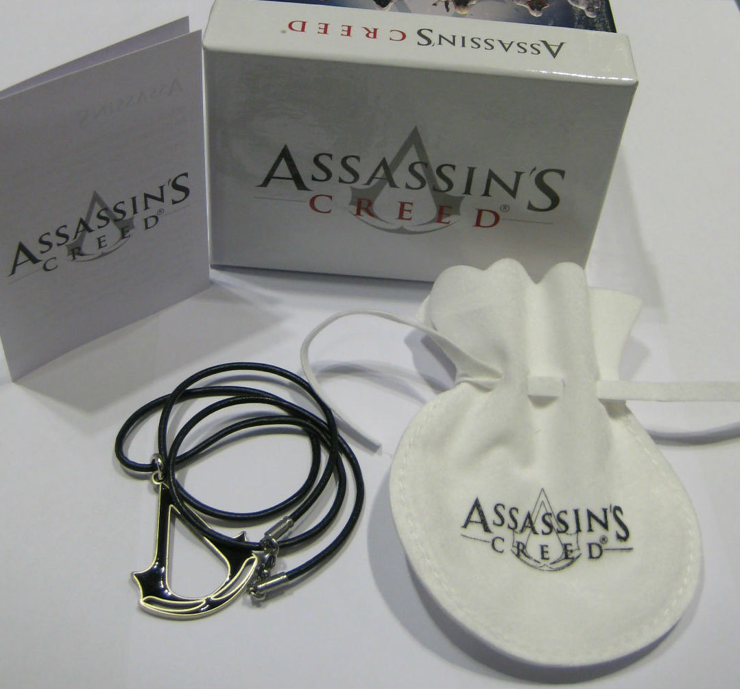ciondolo crest grande assassin's creed smaltato nero