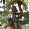 soldato romano in piombo scudo in alto