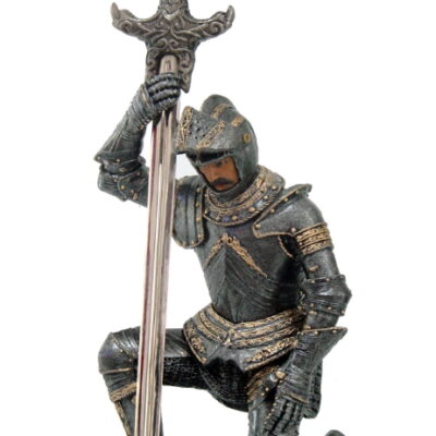armatura medievale con spada