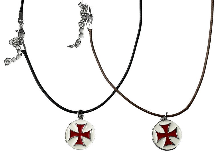 ciondolo templare sfondo bianco croce rossa