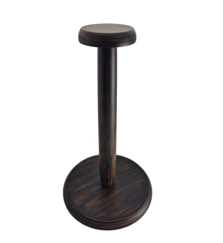 porta elmo in legno marrone