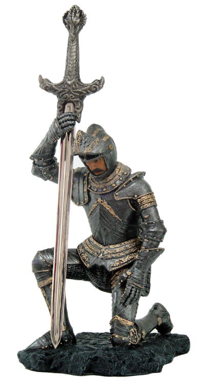 cavaliere medievale in ginocchio