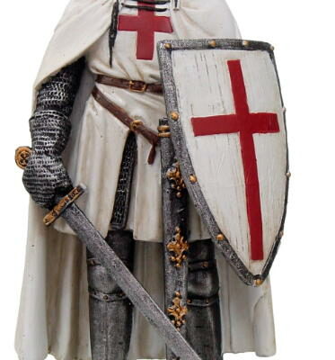 medievale templare con scudo e spada