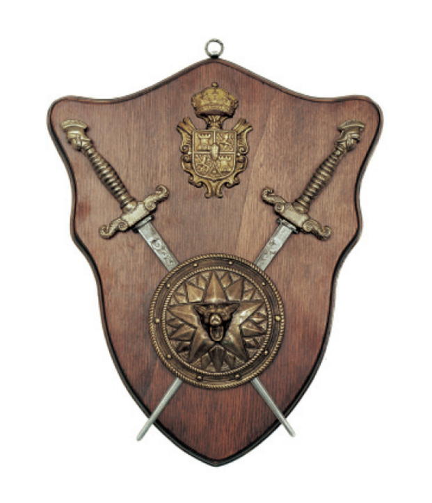 trofeo con due stiletti e testa di lupo