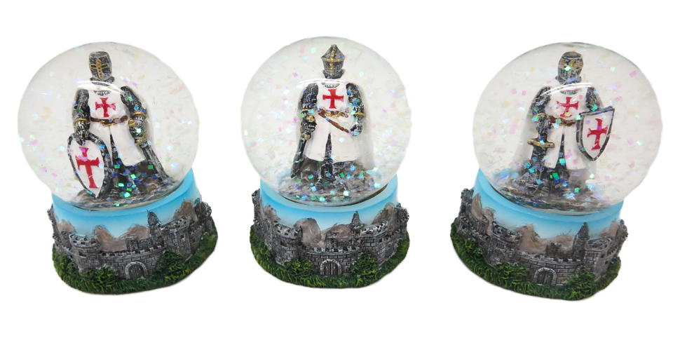 templare crociato con sfera di vetro