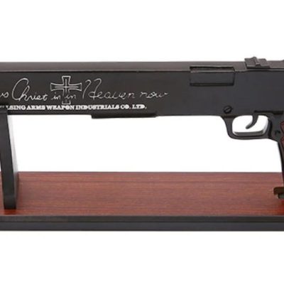 hellsing:  pistola 13 mm auto anti-freak combat di alucard, jackal black