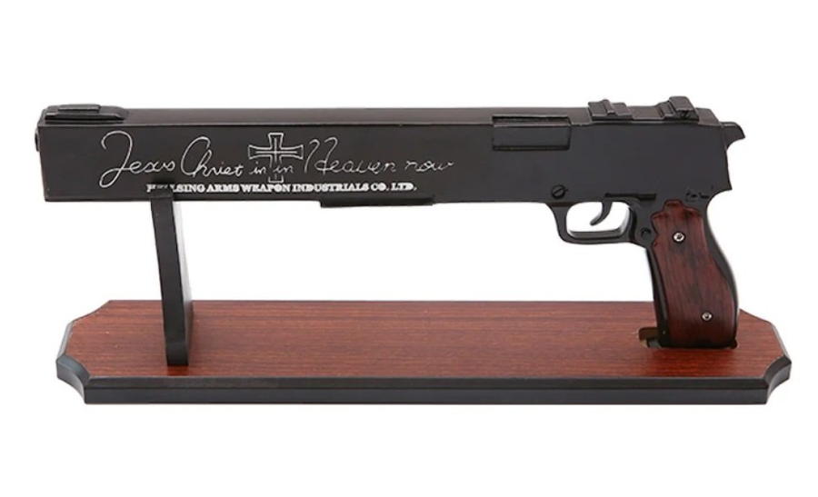 hellsing:  pistola 13 mm auto anti-freak combat di alucard, jackal black